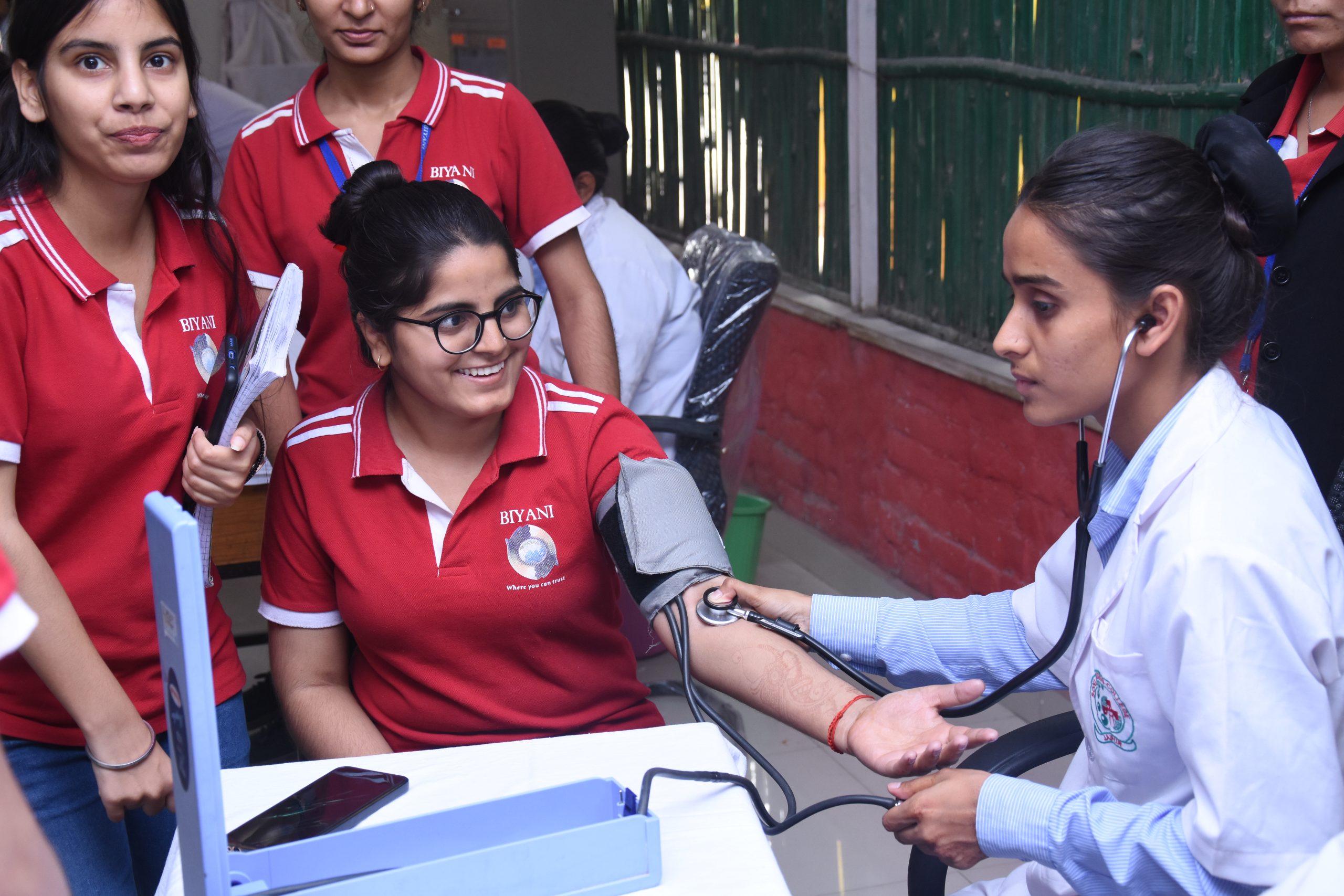 बियानी नर्सिग कॉलेज में फ्री हेल्थ चेकअप कैंप का आयोजन