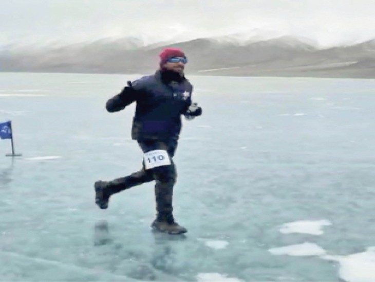 -15 डिग्री में बर्फ की झील पर दौड़ा सॉफ्टवेयर इंजीनियर: गिनीज वर्ल्ड ऑफ़ रिकॉर्ड में किया नाम दर्ज